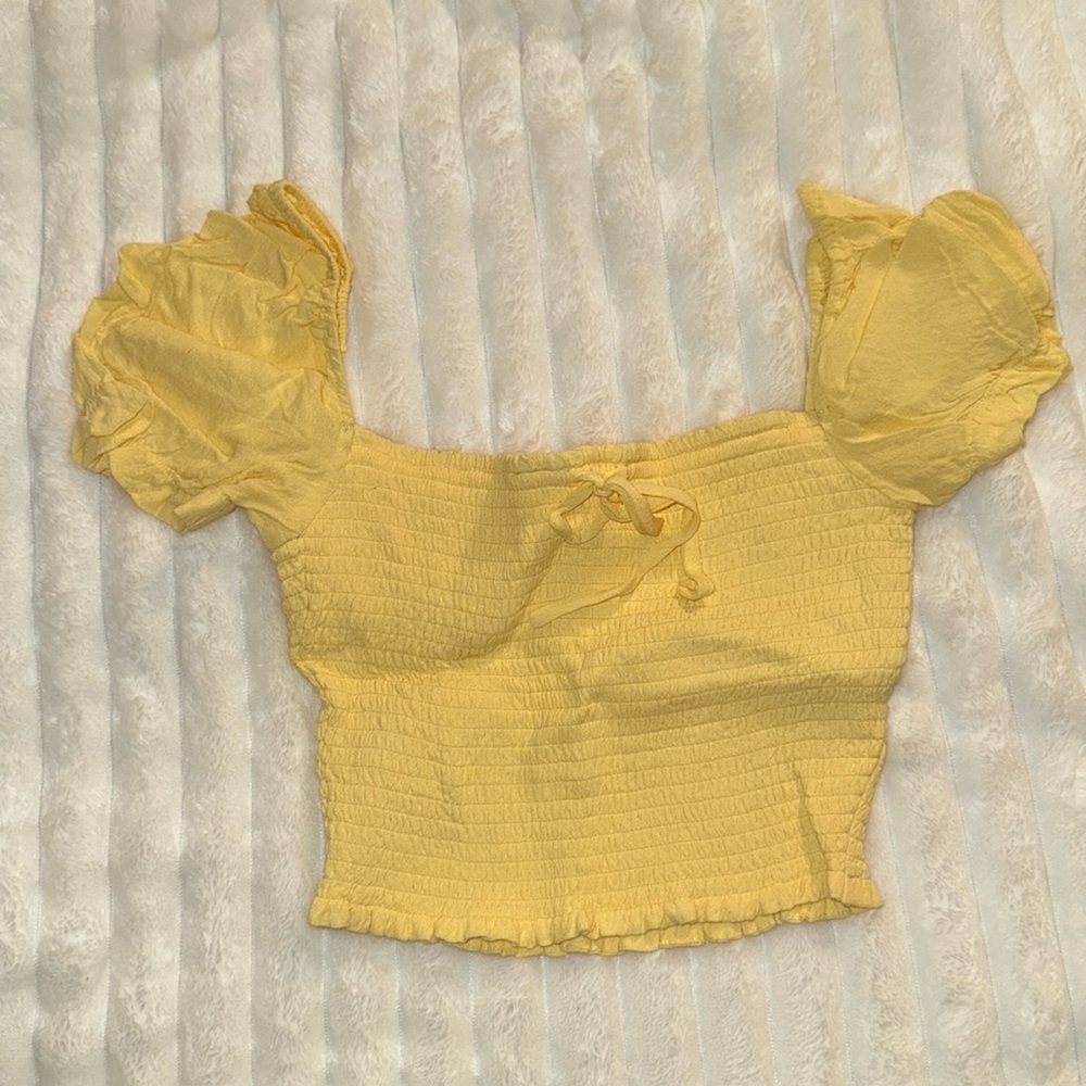 Aritzia Wilfred Smocked Yellow Puff Sleeve Crop Top